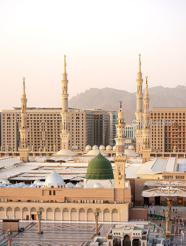 麦地那先知清真寺(Al-Masjid an-Nabawi